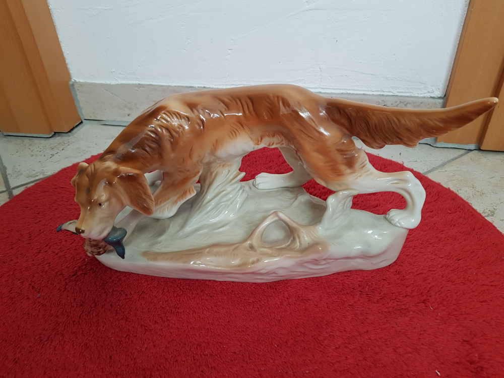 Jagdhund mit Ente aus Keramik