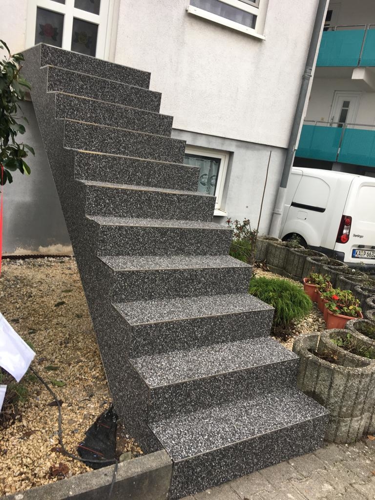 Steinteppich verlegen für Ihre alte Treppen