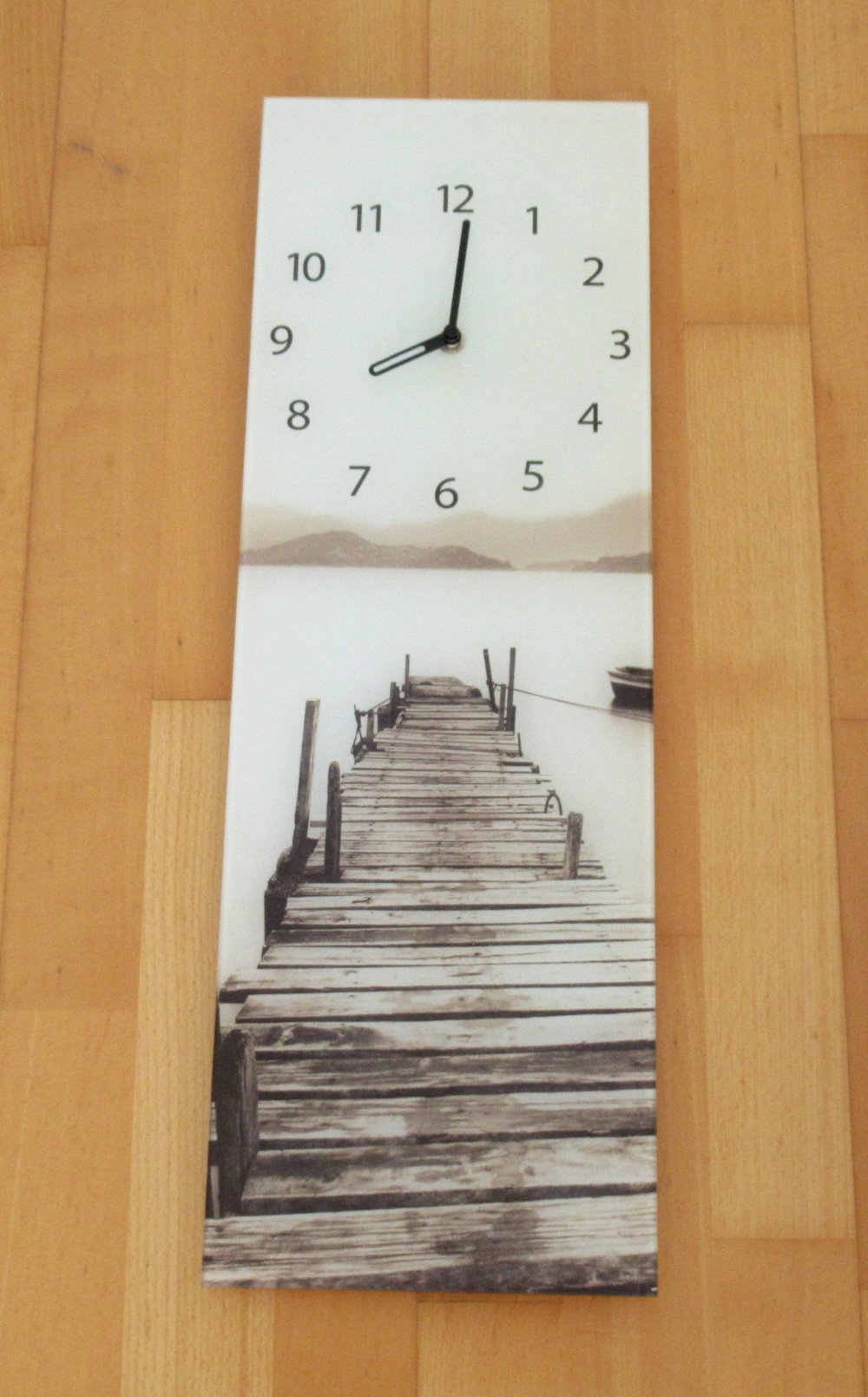 längliche Glasuhr Wanduhr Steg 20x60 cm See mit Steg