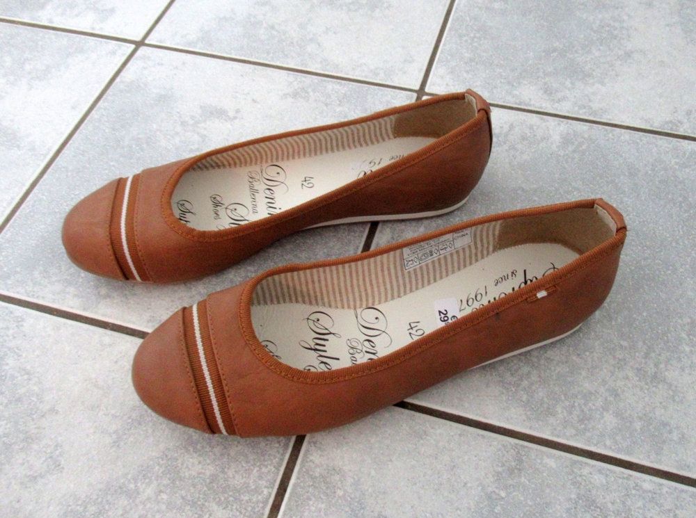 NEUE braune Ballerinas von Supremo Größe 42