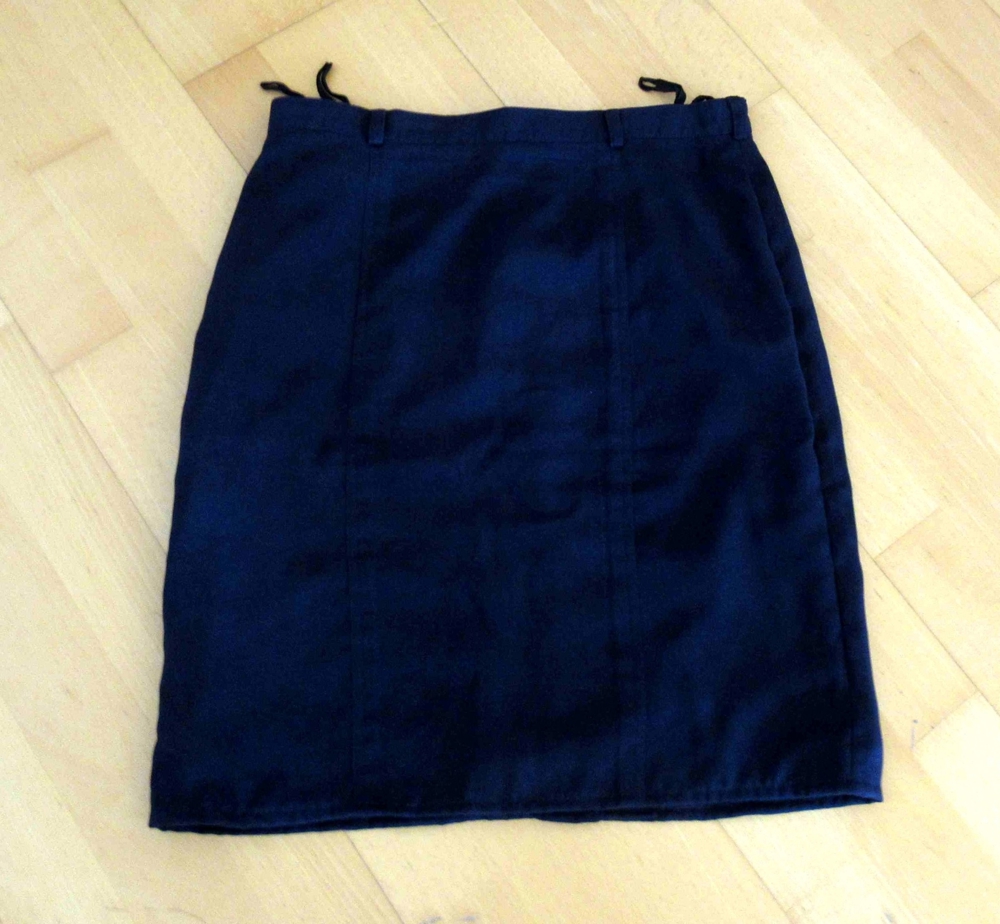 NEUWERTIGER dunkelblauer Rock mit kleinem Schlitz Größe 38