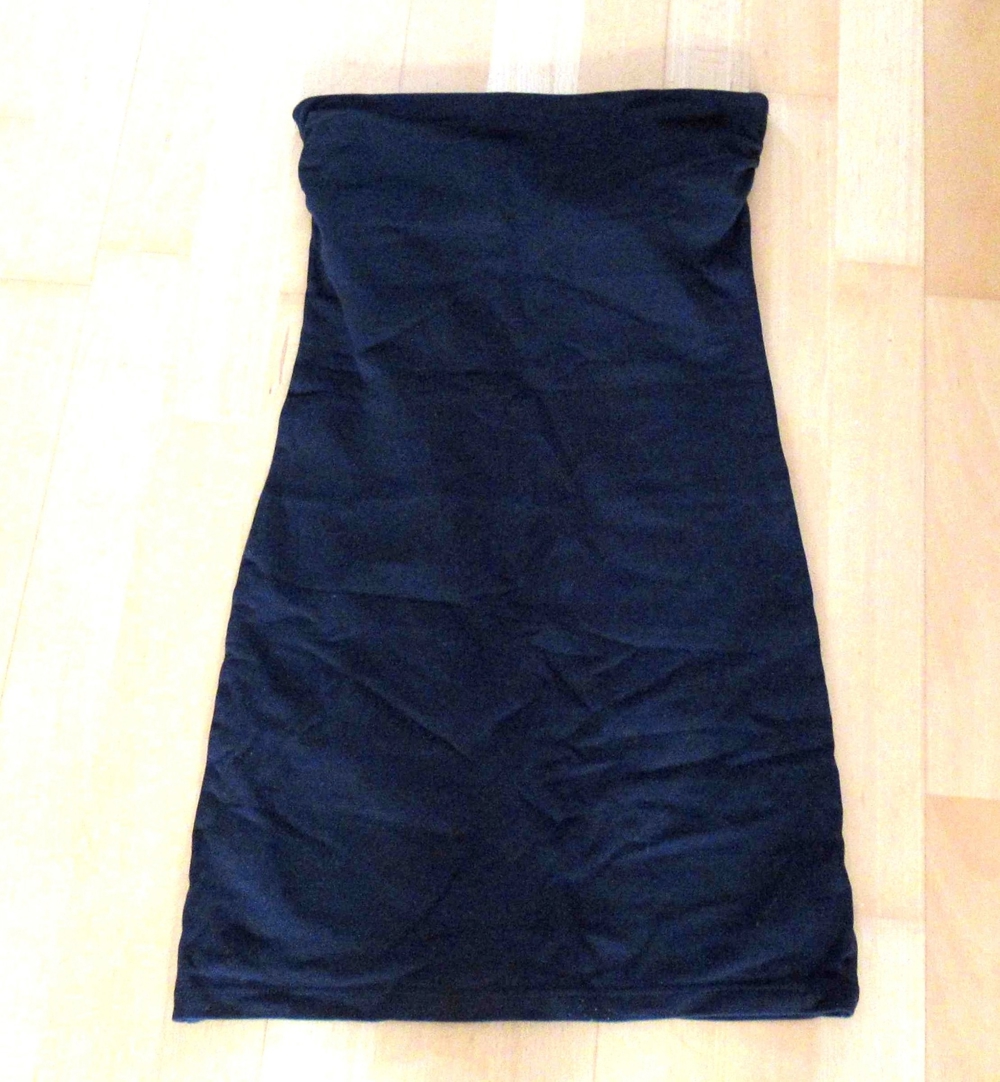 einfaches schwarzes trägerloses Kleid Größe 36
