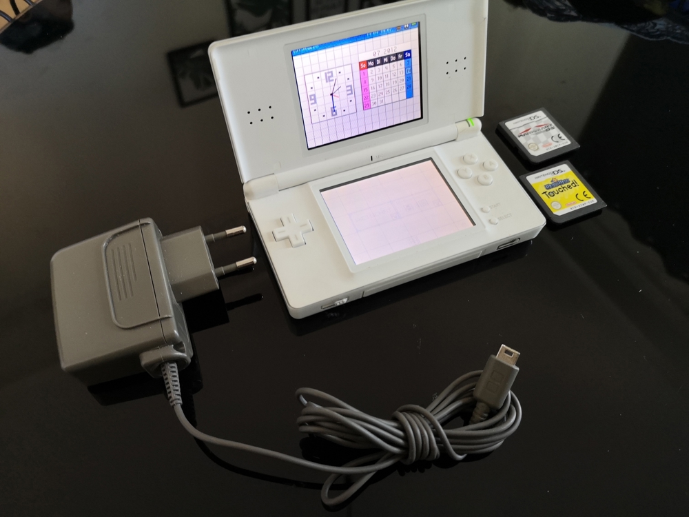 Nintendo DS Lite mit Mario Kart und WarioWare Touched