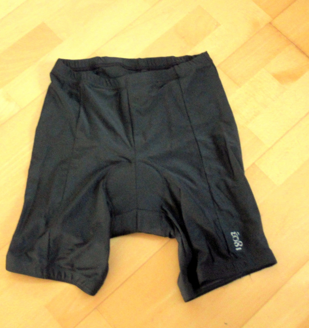 NEUWERtige schwarze kurze Radhose Größe 42 von 1803