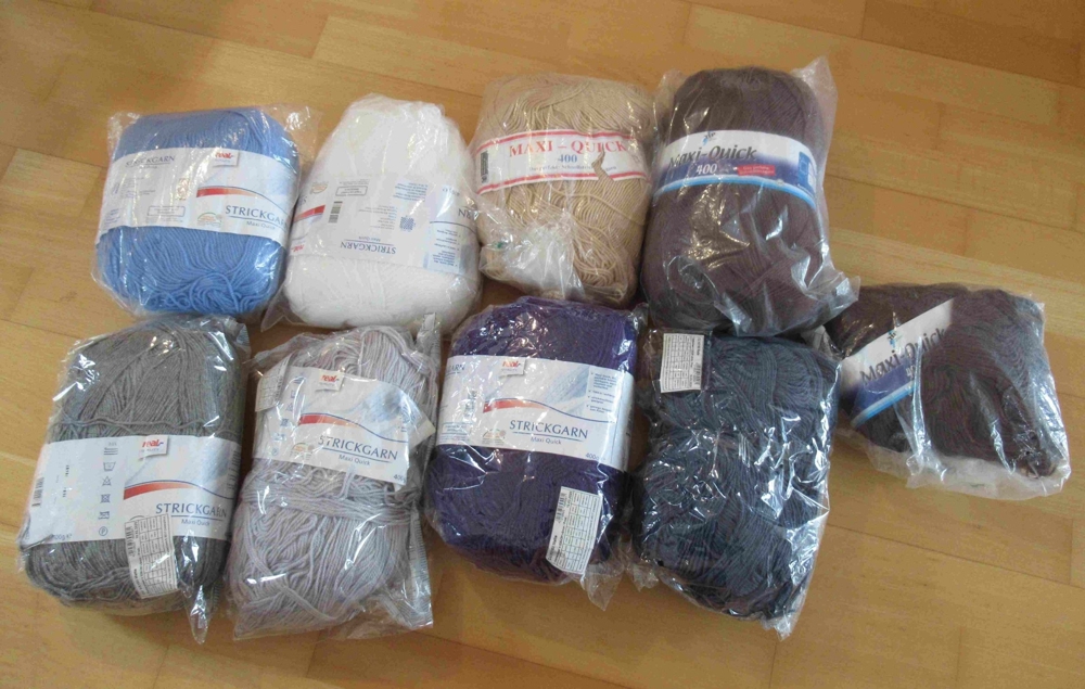 2370 Gramm NEUWERTIGE Wolle vielen Farben Strickstärke 3 bis 3,5