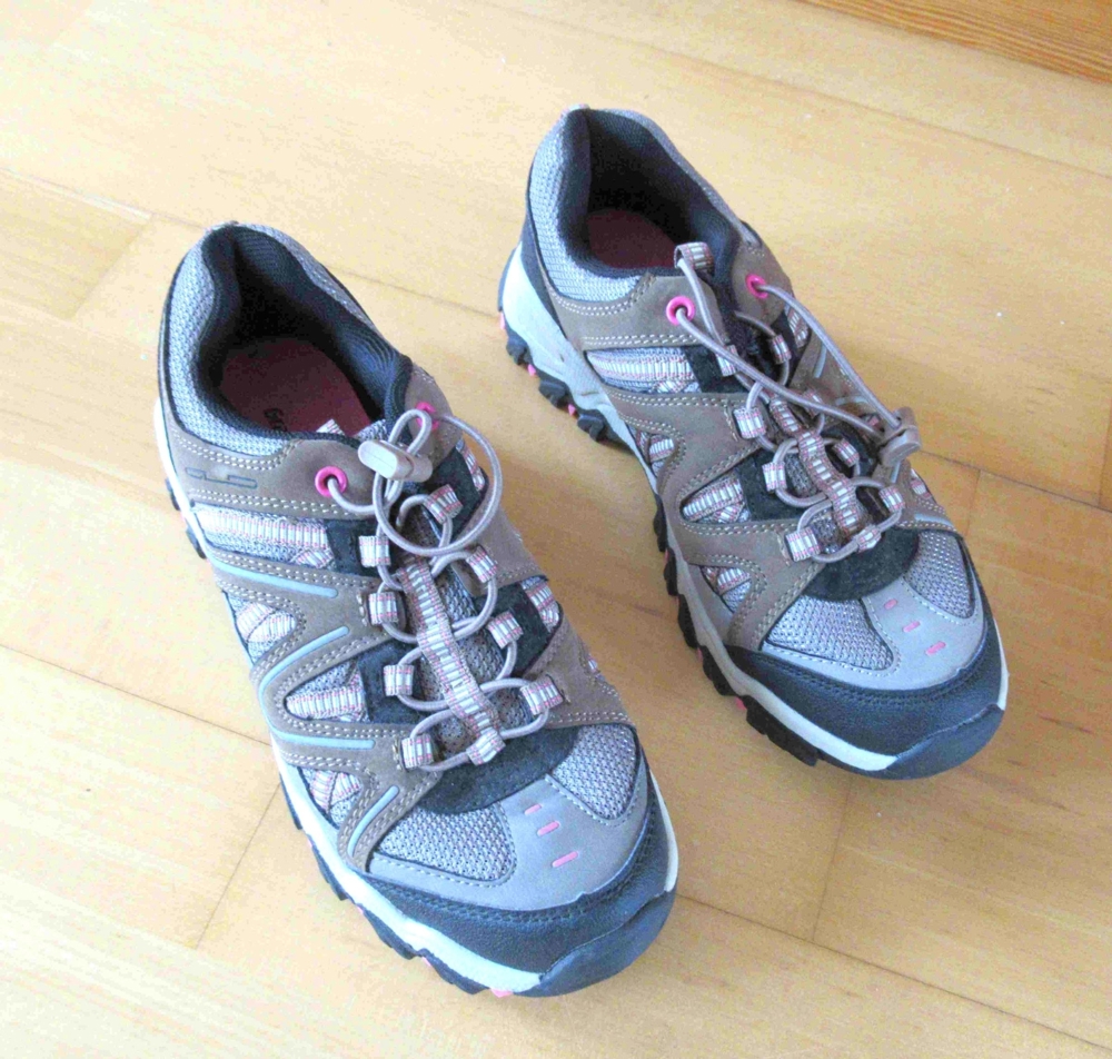 NEUE grau braune Trekkingschuhe Größe 38