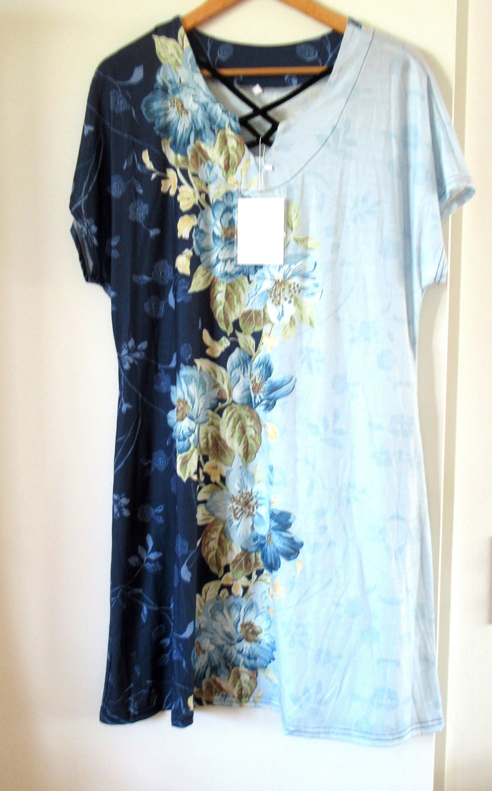 NEUES blaues Kleid mit Blumen raffinierter Ausschnitt Größe XL