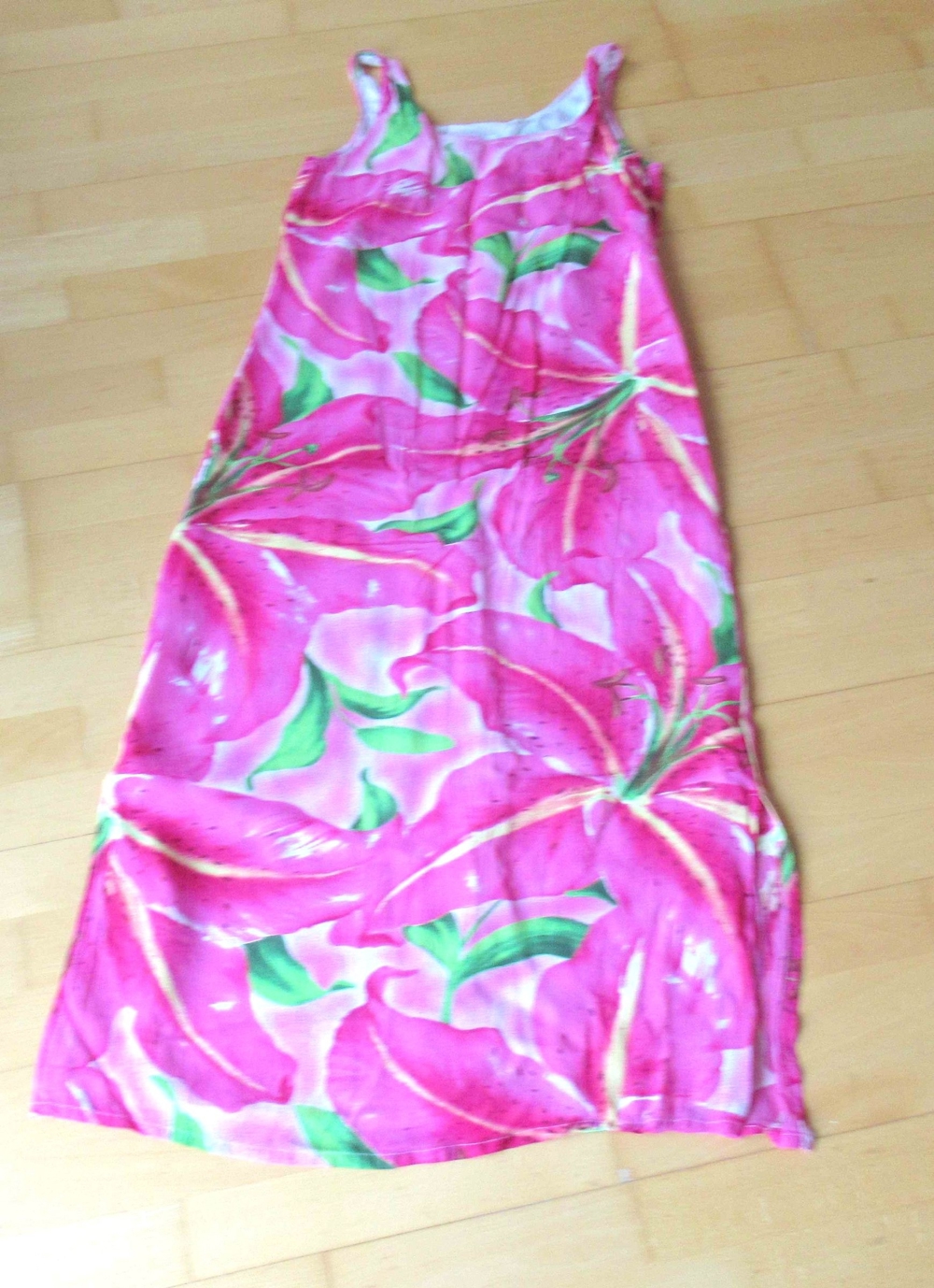 tolles langes rosageblümtes Kleid Größe 42 von Yorn unten Schlitze