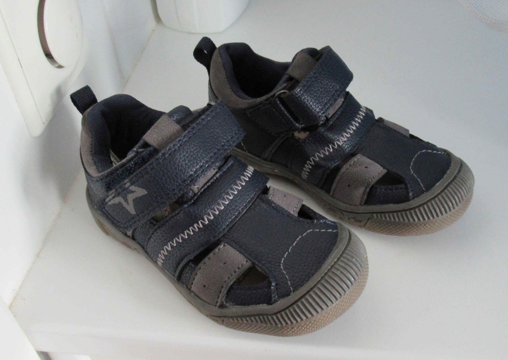 NEUE blau graue Kindersandalen Größe 23