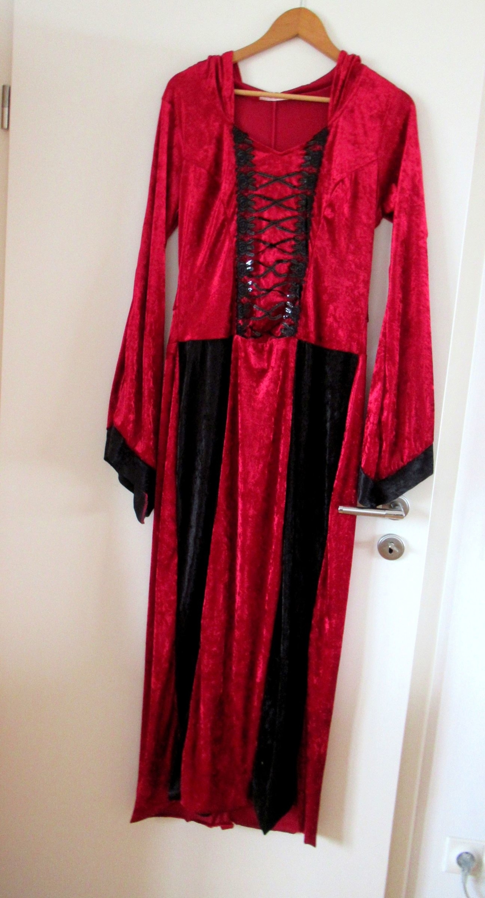 Neuwertiges rotes Mittelalter Kleid mit Kapuze Größe 40 / 42