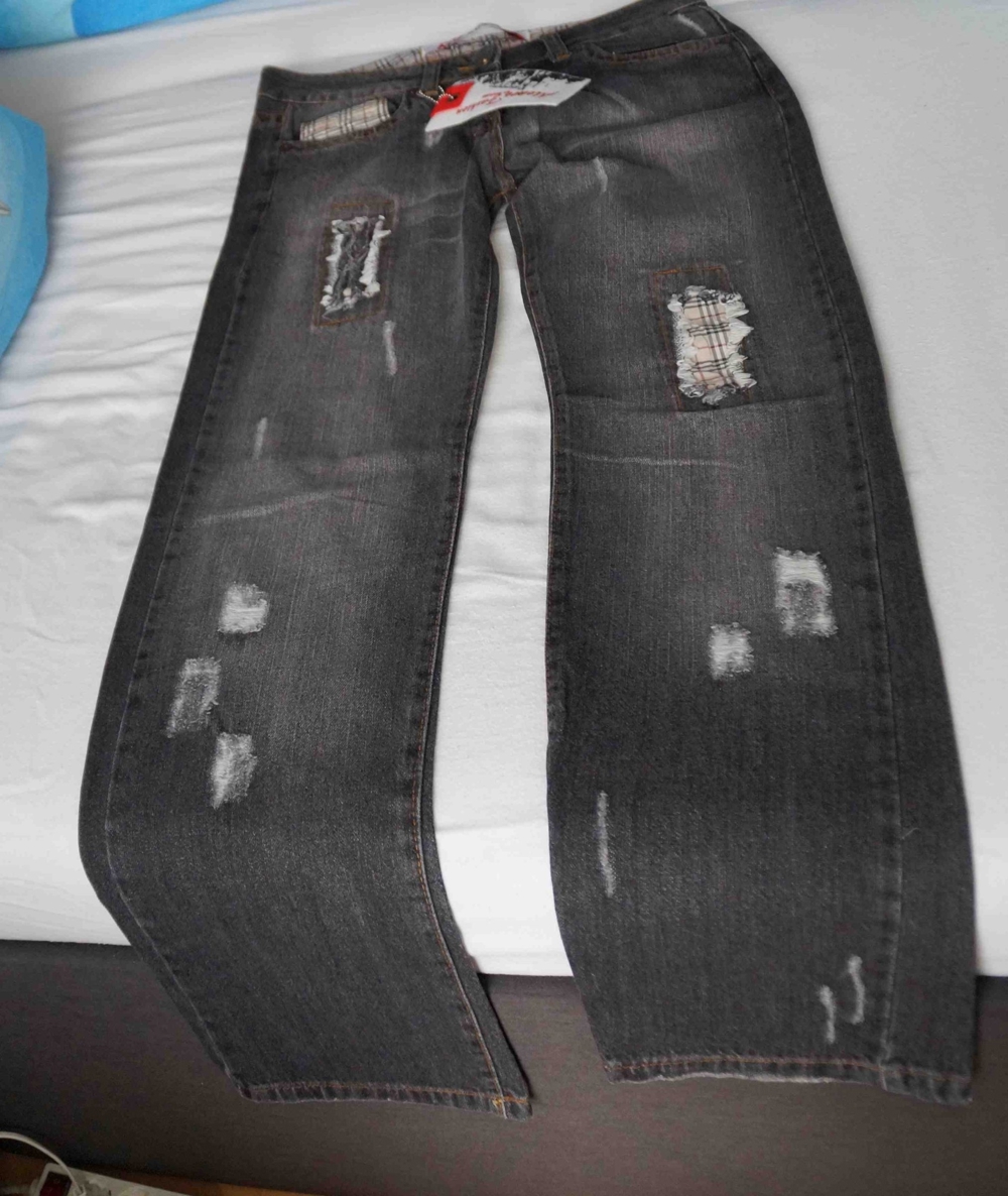 NEU / interessante Jeans mit Flicken Größe 32 von Alvaro