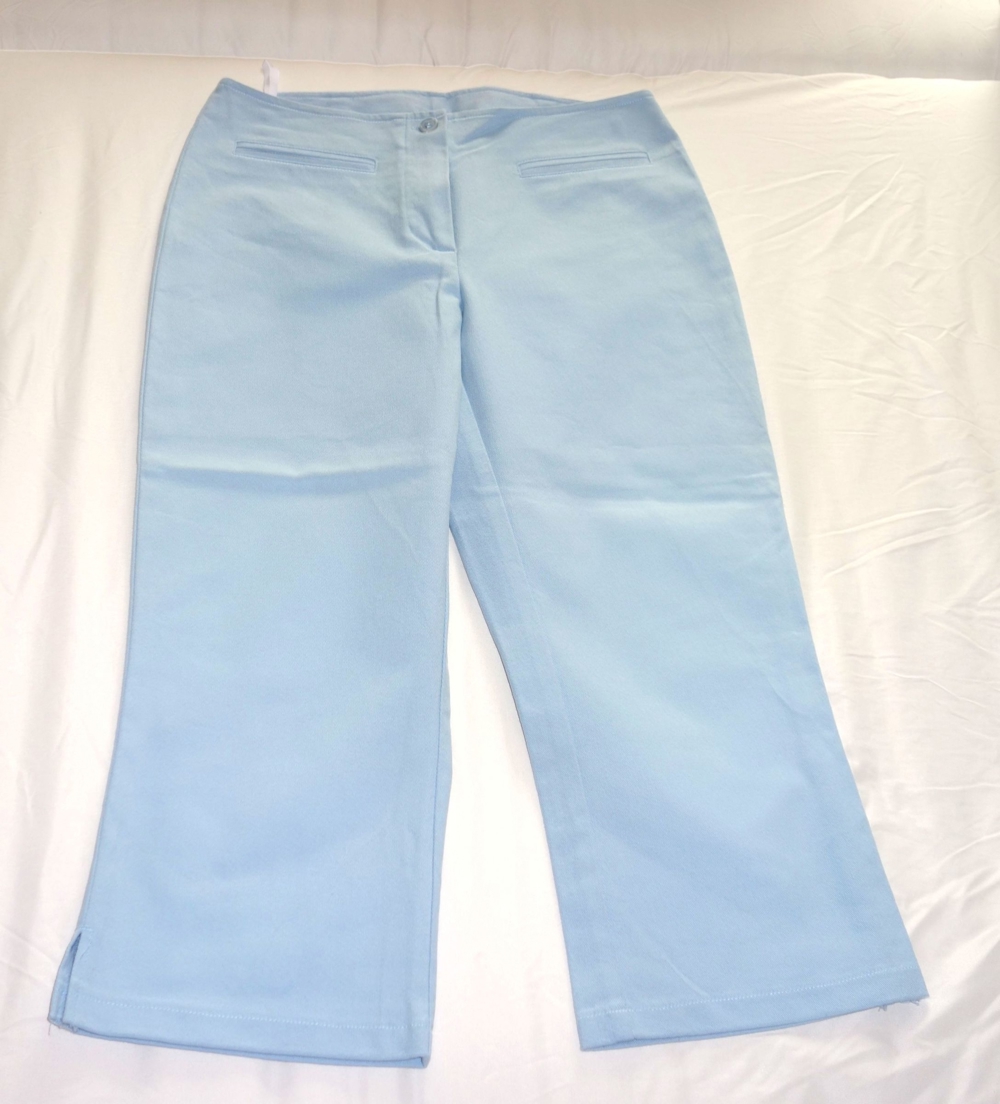 NEU hellblaue Bermuda Jeans Größe 36/38