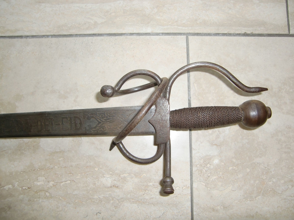 altes spanisches Schwert mit Bügelgriff
