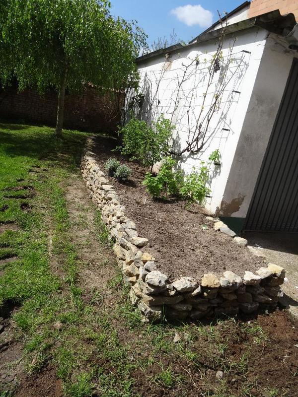 Winter  Frühjahr 2024: Wollen sie eine Natursteinmauer im Garten?