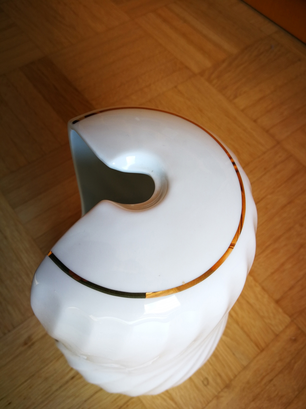 eleganter WC Bürstenhalter Prozellan weiß mit Goldrand