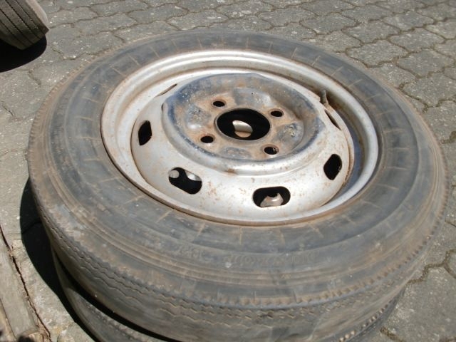 Oldtimerteile für VW-Bulli Reifen Sammlerstücke