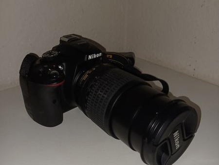 Kamera Nikon D5300 mit Zubehör und mit AF-S 18-105mm Objektiv