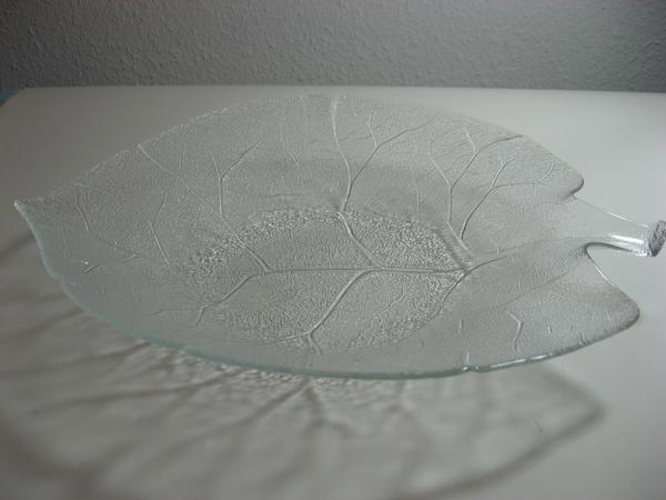 Glasschale in Blattform - neuwertig -