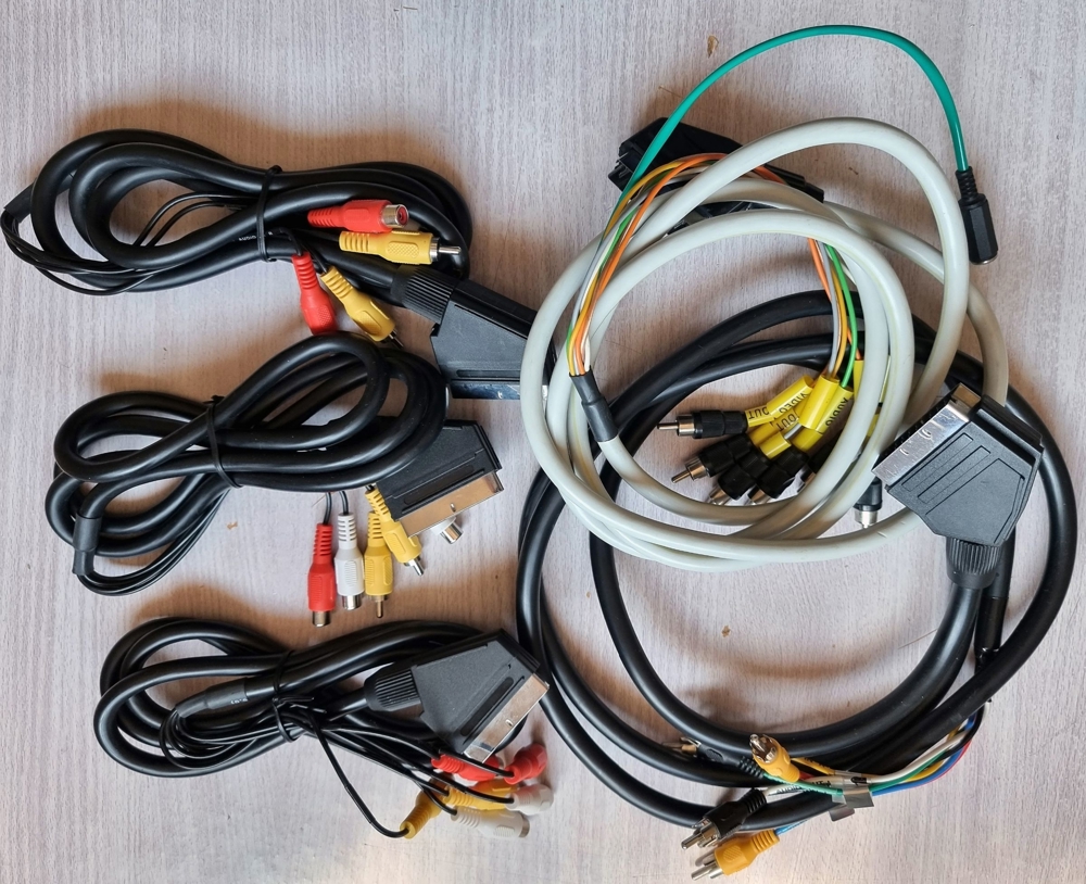 Versch. Video-Audio-Kabel, SCART, CINCH, Klinkenstecker
