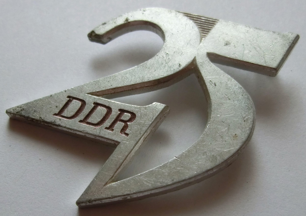 Anstecknadel "25 Jahre DDR", Abzeichen