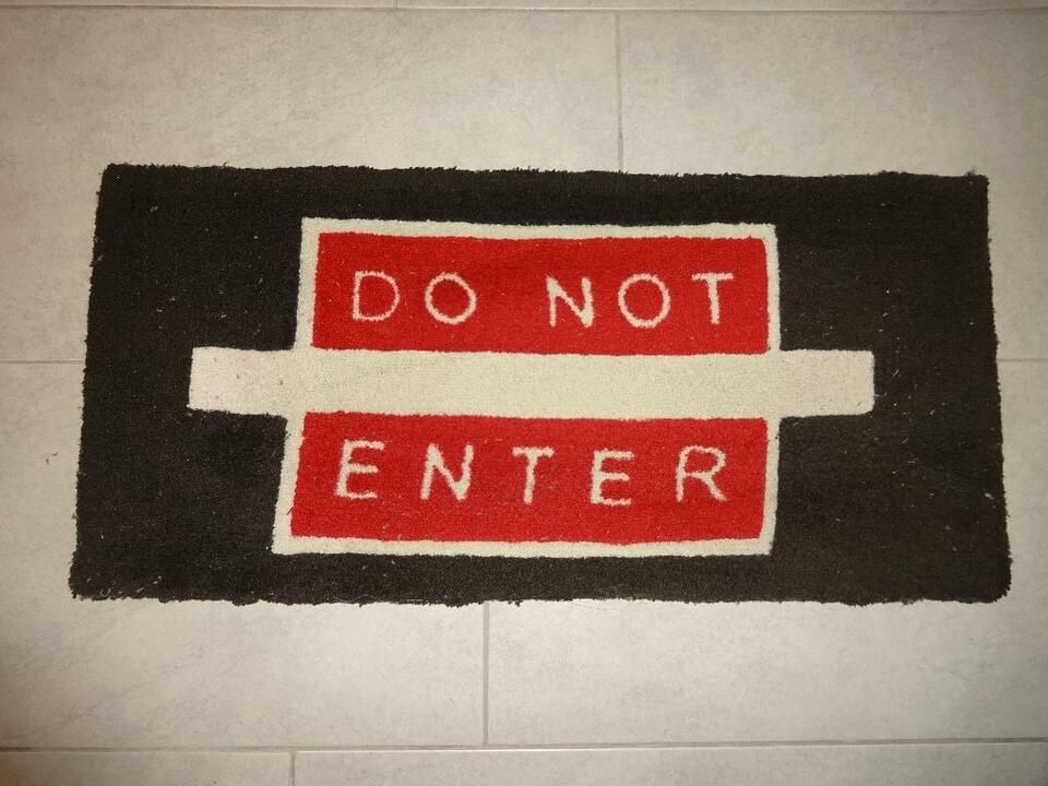 Universalteppich "DO NOT ENTER" zu verkaufen
