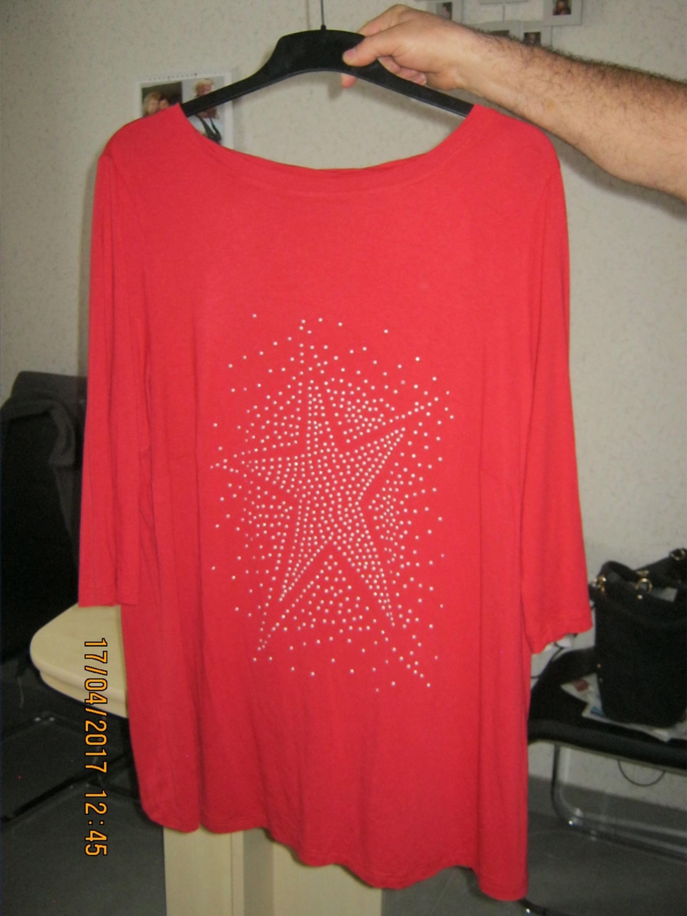 Rotes Shirt mit Stern-Applikation Größe 52