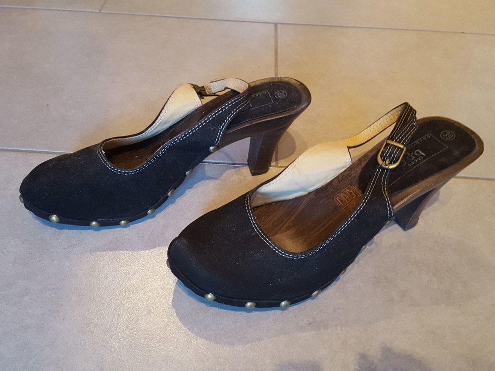 Schwarze Pumps (Holz-Clogs)