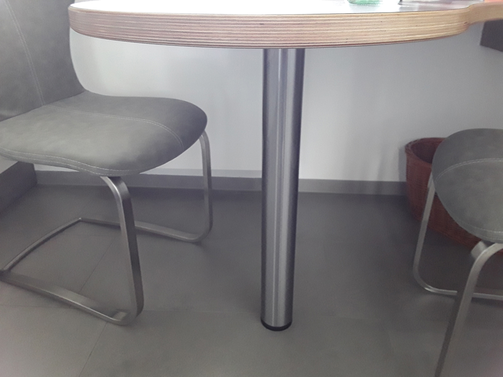 TISCHBEIN/Stützfuß, wie Beispiel Foto mit chromfarb. Bein, nur in weiß. Stuhl Marke Effezeta