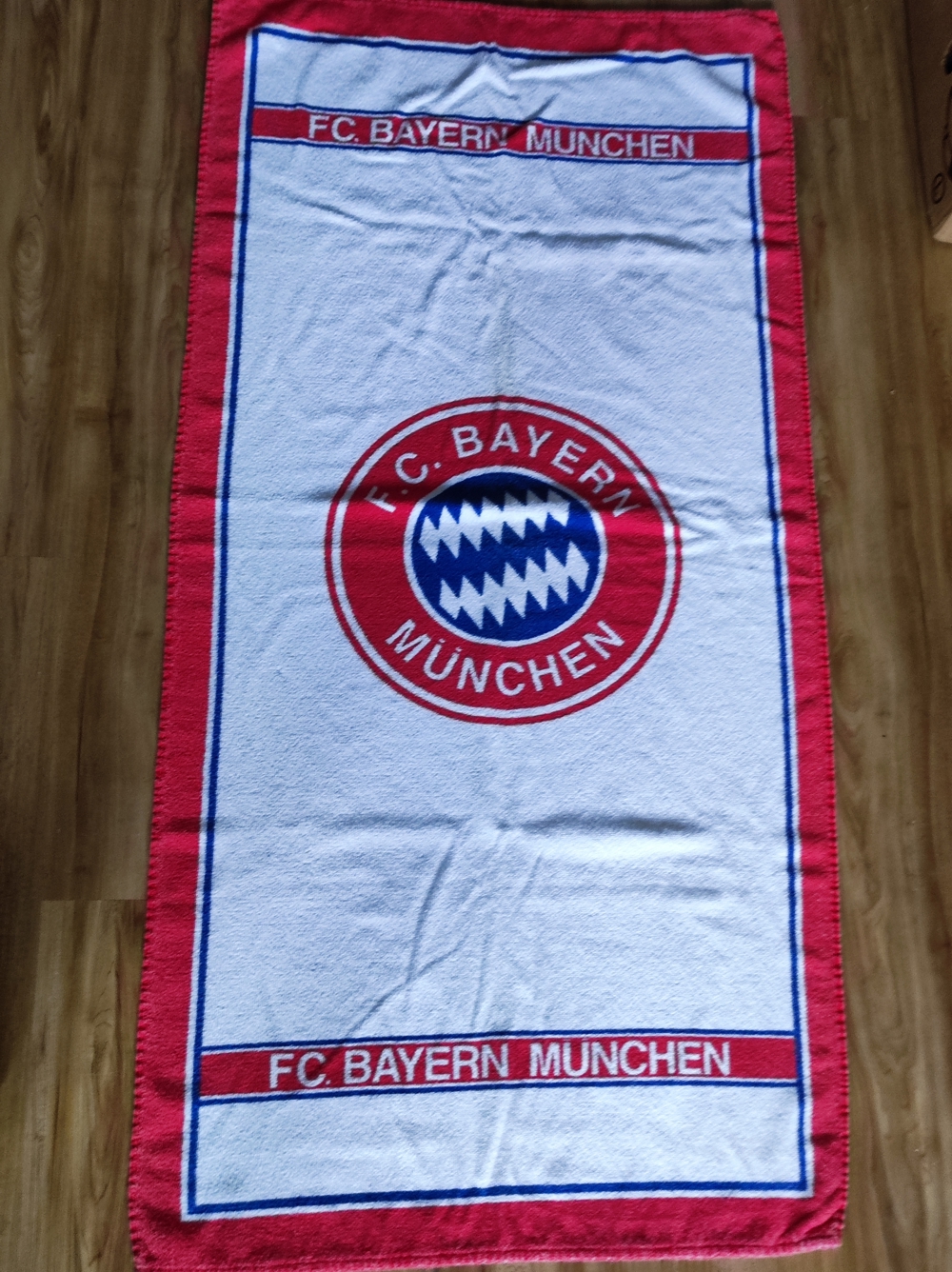 Älteres FC Bayern München Handtuch / Badetuch