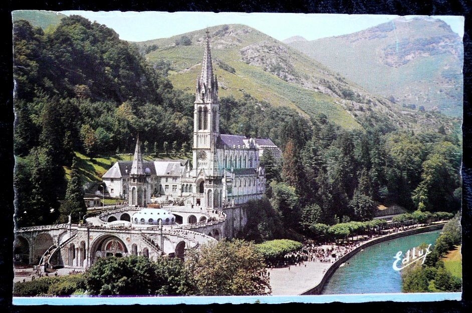 alte ,farbige Postkarte aus den 60er Jahren von Lourdes
