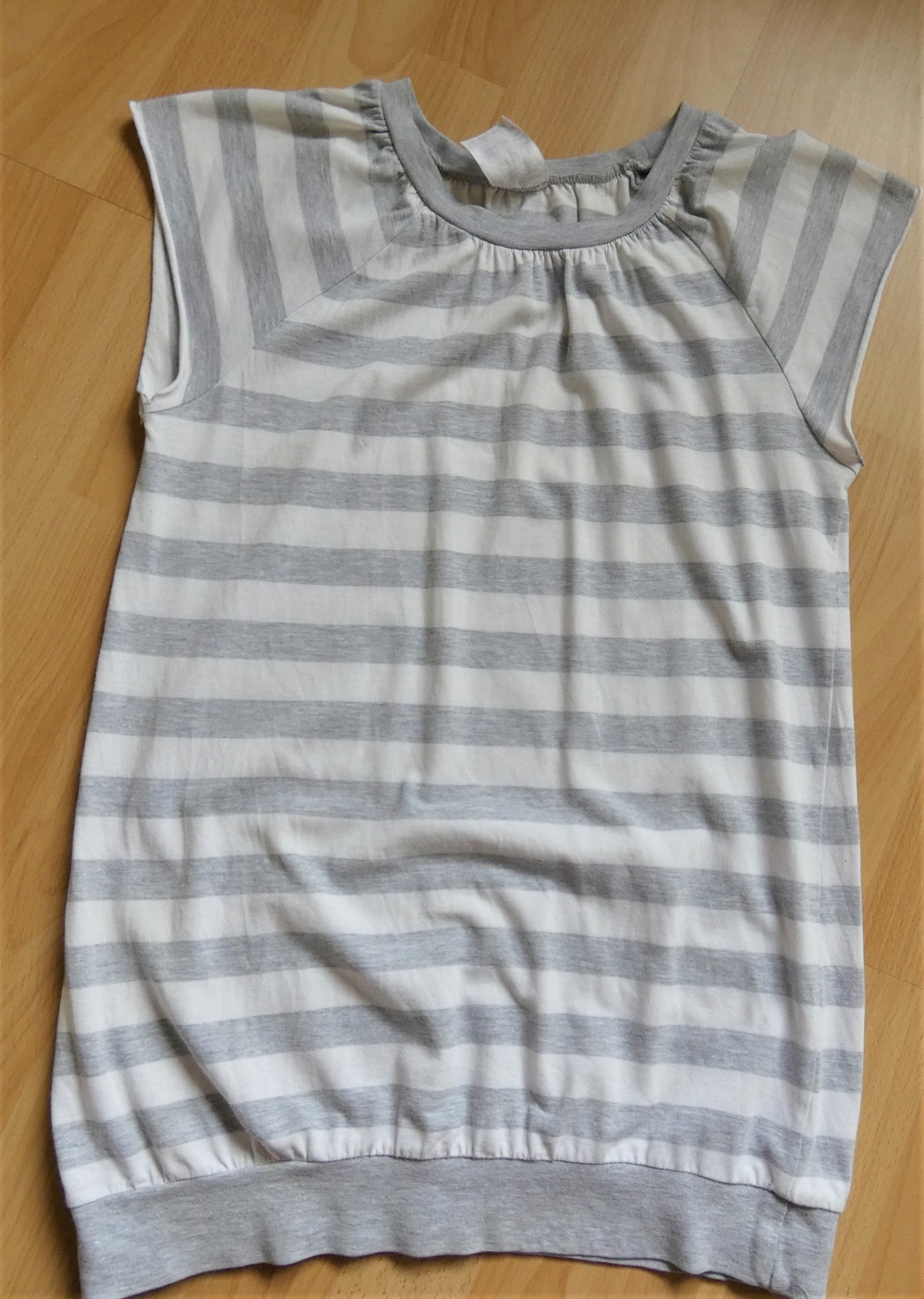 Longshirt / Kurzkleidchen Gr. 158/164 grau-weiß-gestreift H&M
