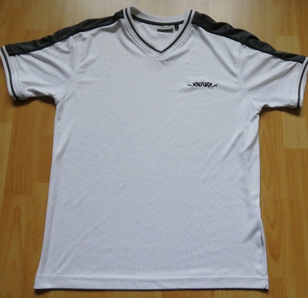 T-Shirt Gr. XL weiß mit Stickerei / V-Ausschnitt - neuwertig
