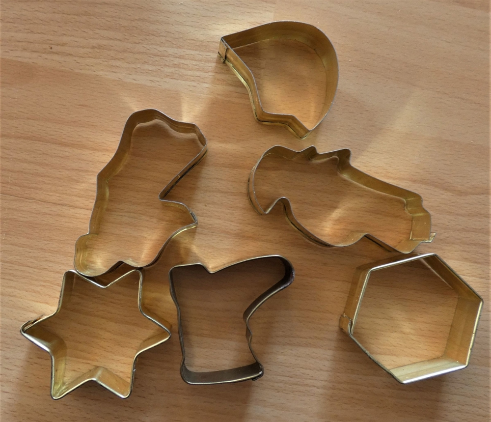 Plätzchen-Ausstechformen / 6 Stück aus Metall goldfarben