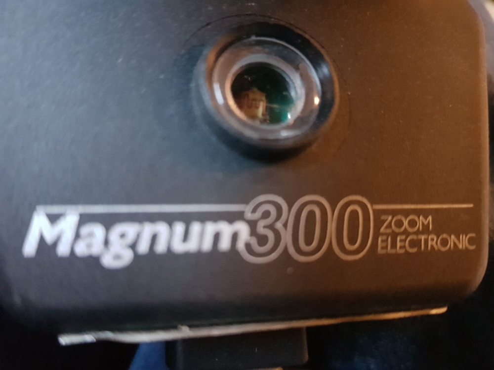 HAMA Magnum 300 Zoom Electronic Film und Videoleuchte