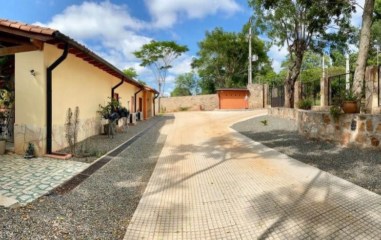 Zwei Häuser in Caacupe   Paraguay