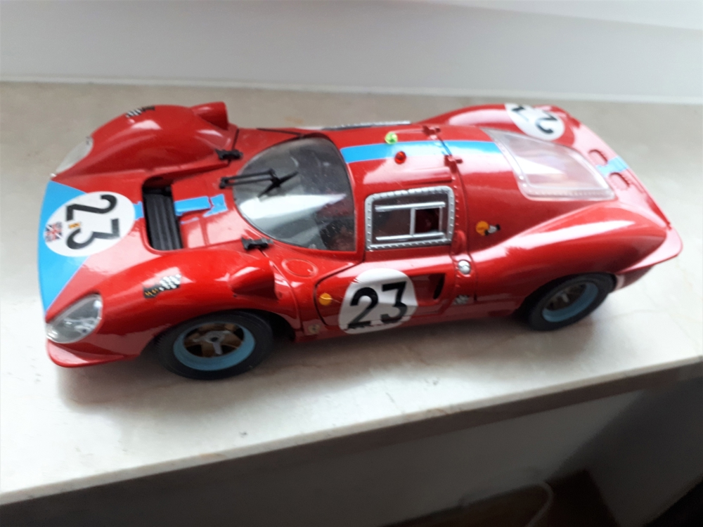 Modellauto 1:18-- Ferrari 330 P4 Siehe dazu die Fotos