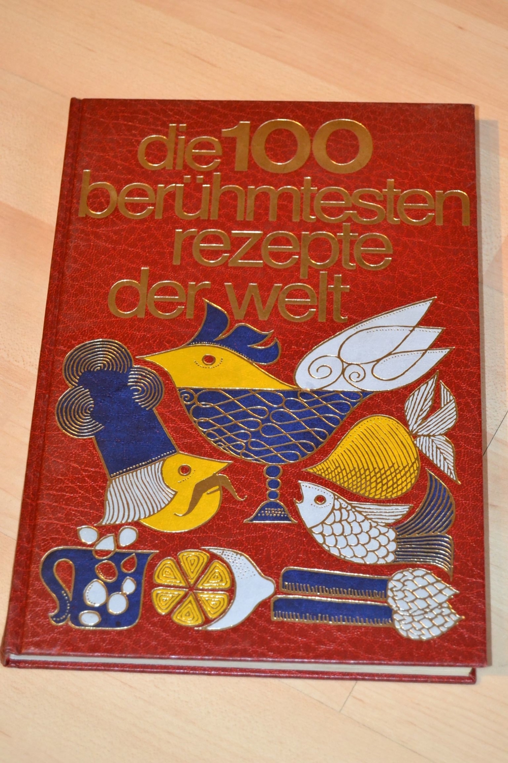 Verkaufe Buch Die 100 berühmtesten Rezepte der Welt ,Farbbild-Kochbuch der internat. Spezialitäten