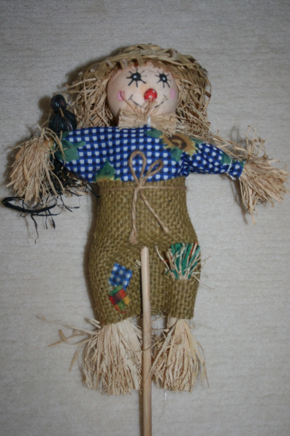Strohpuppe mit Hut als Gartendeko in Gensingen Sonstiges für den