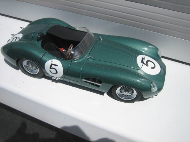 1 18 Modellauto--3 x Aston Martin verschiedene Modelle siehe dazu die Fotos