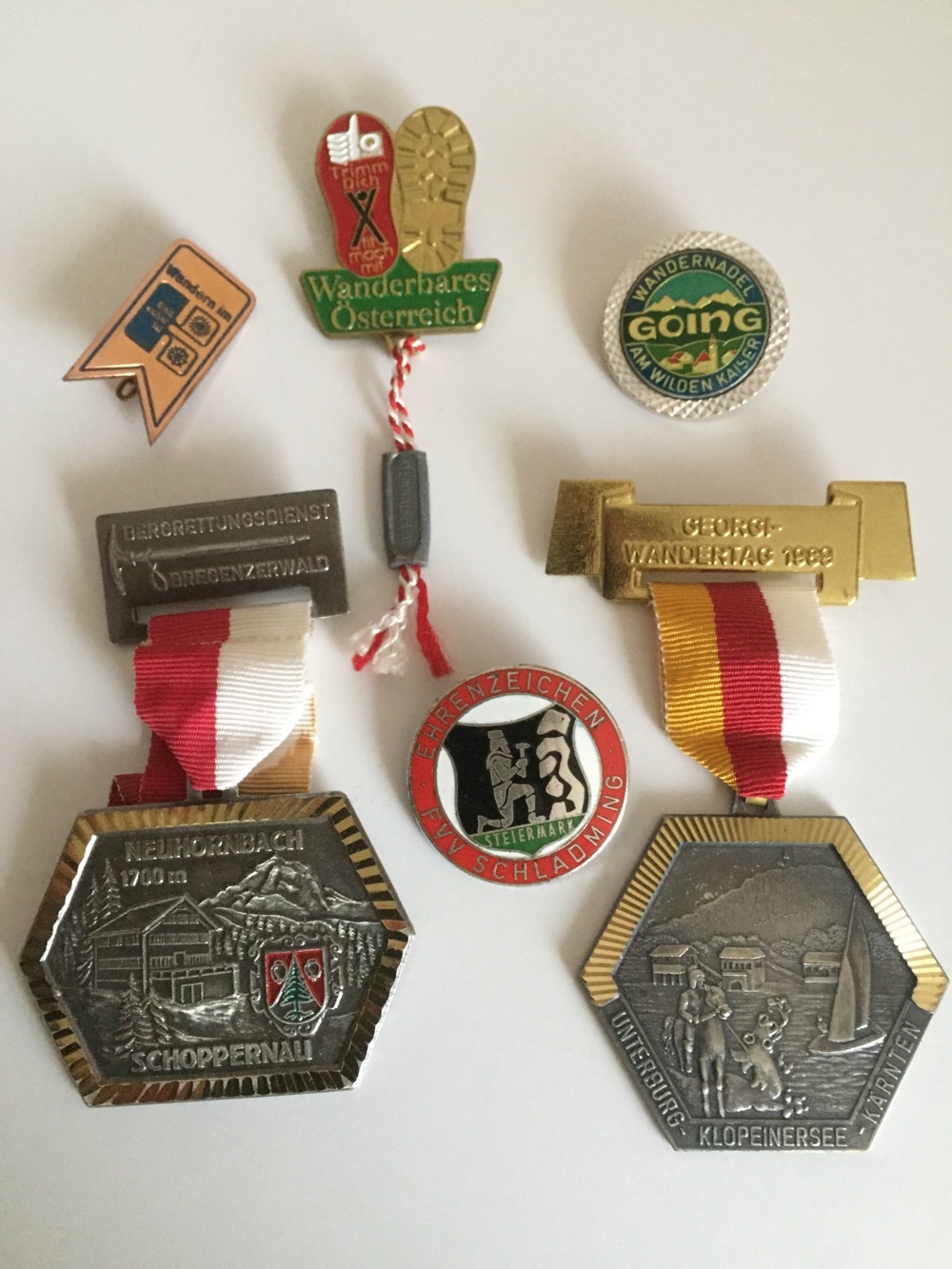 Wandernadeln in Gold und Silber