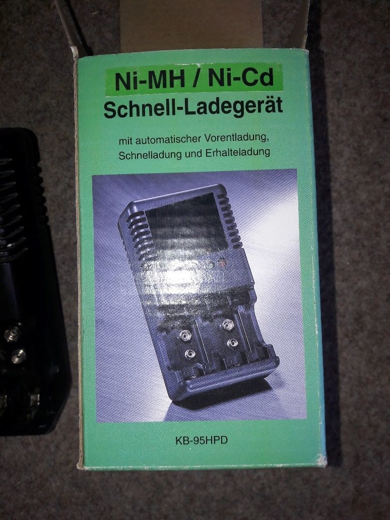 Ni-MH/Ni-Cd Schnell-Ladegerät m. automatischer Vorentladung,