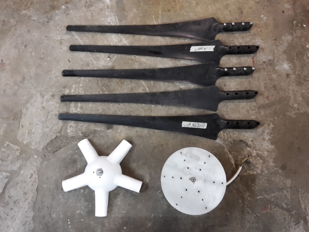 Windkraftanlage,Windrad,Windradflügel mit Generator und Nabe