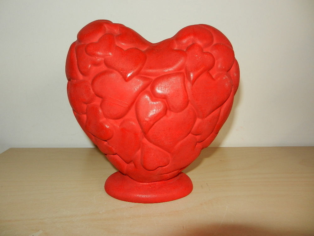 coole Vase rot Herzform Herzen ca. 17,5cm Höhe Keramik (?)