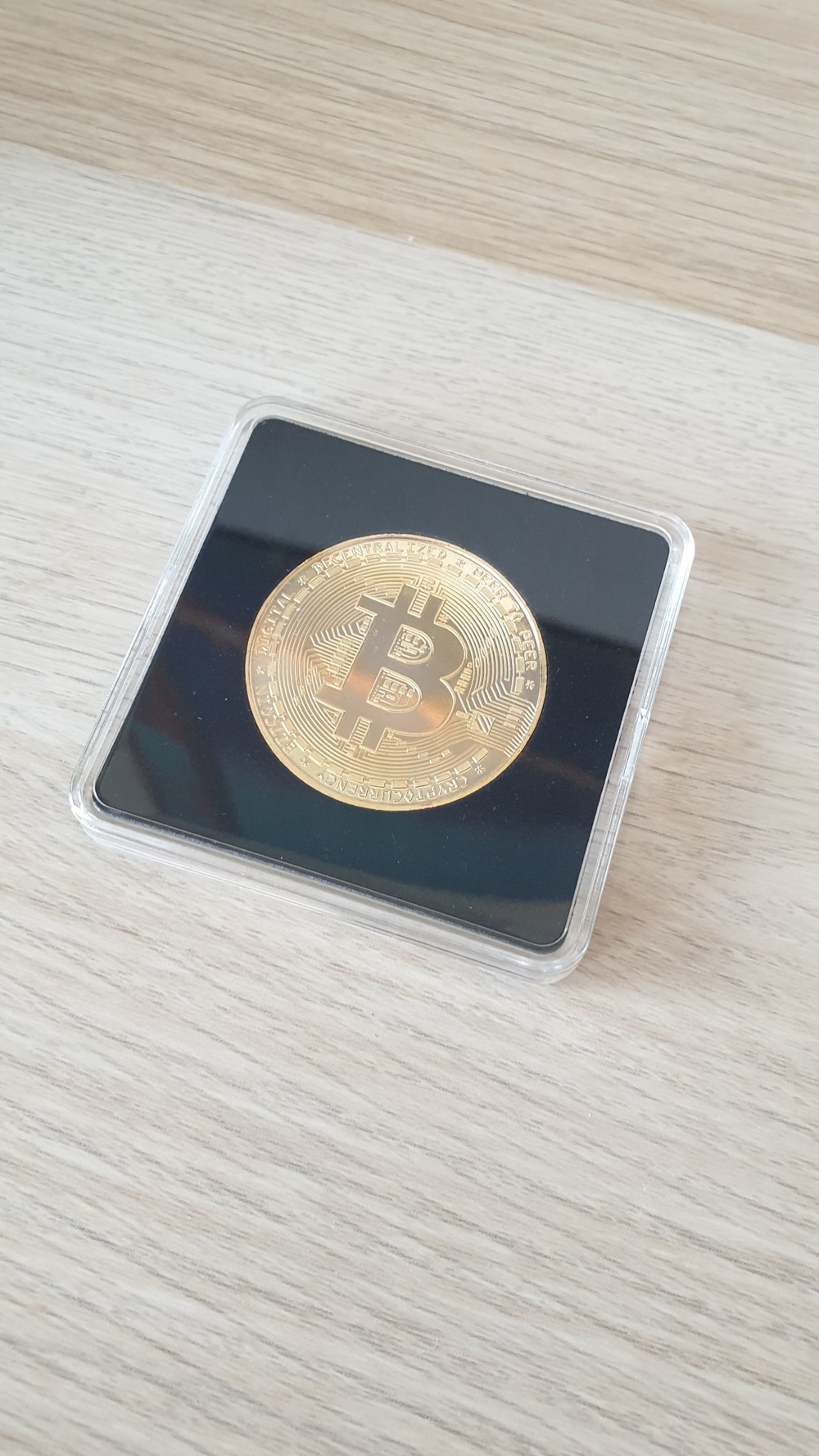 NEU Bitcoin Münze Sammlerobjekt im Plastikgehäusedeckel