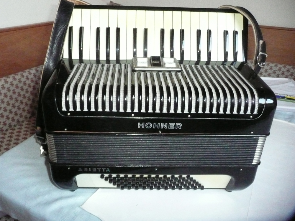 Hohner-Akkardeon Arietta I M, Type Piano, 34 Tasten, 72 Bässe, Bj. 1953-57,Hartschalen-Koffer