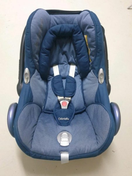 Maxi Cosi Cabriofix Babyschale mit Neugeborenen-Einsatz