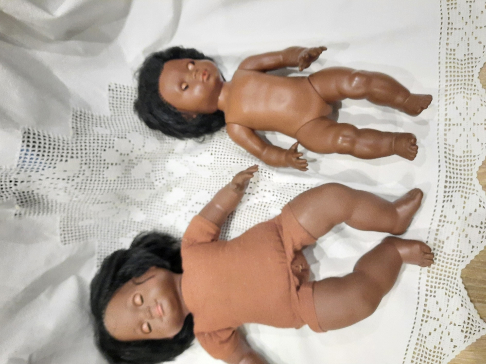 2 Schildkröt Puppen und 1M Puppe