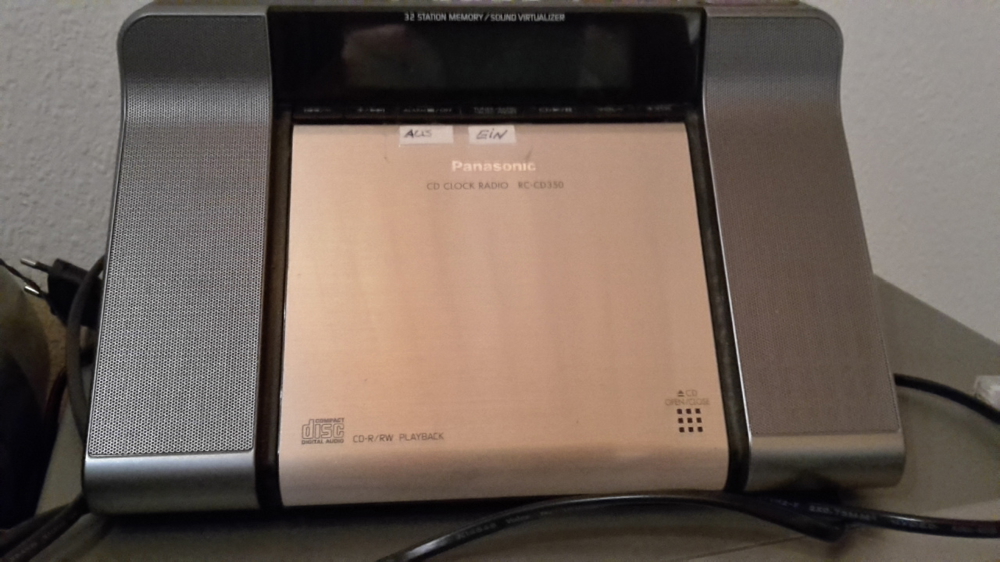 Sony CDF-S01 CD und Cassetten Player und Panasonic RC-CD 350 CD Radiowecker