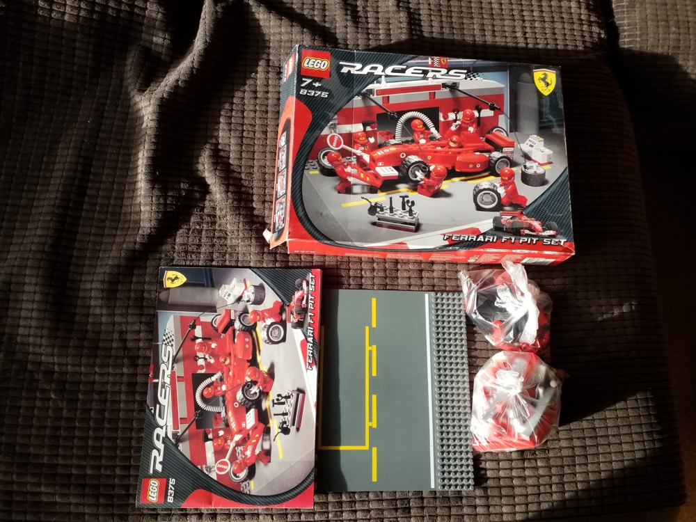 LEGO Racers 8375 - Ferrari F1 Pit Set