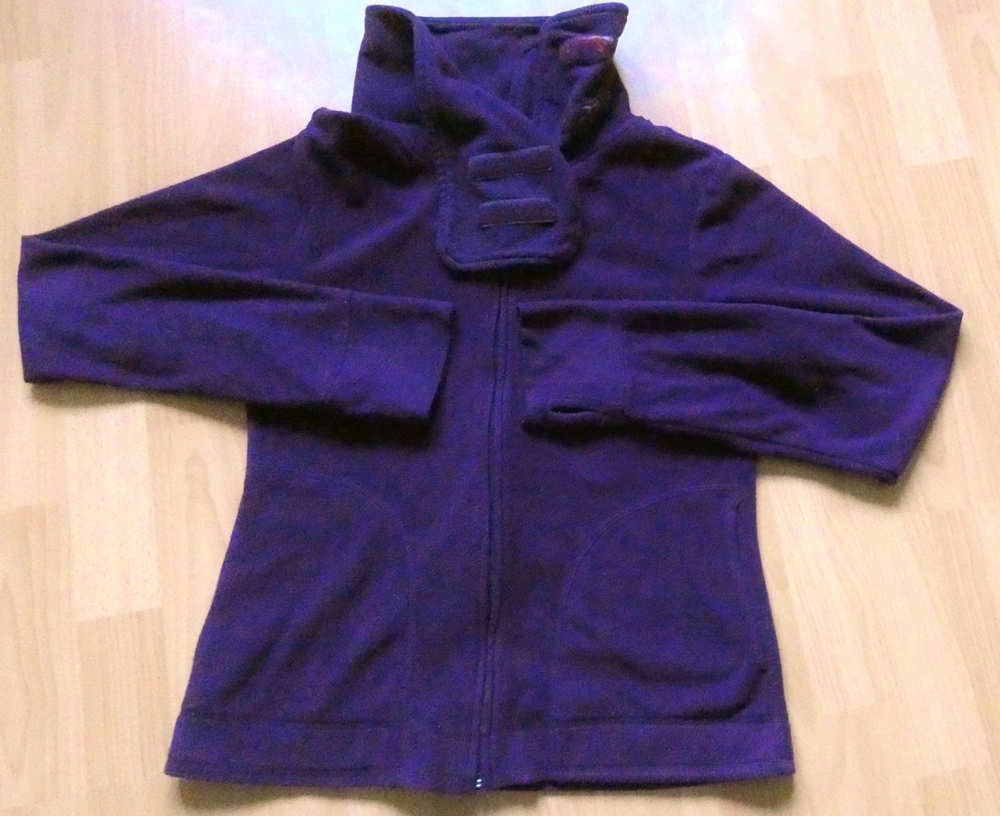 Fleece-Jacke violett Gr. S mit hochschließendem Kragen / Yessica
